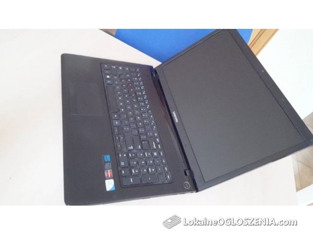 Laptop Samsung 17 cali na Windows 10 z nową baterią 