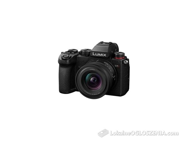 Panasonic Lumix S5D + 18-40mm f/4.5-6.3 DC-S5DN